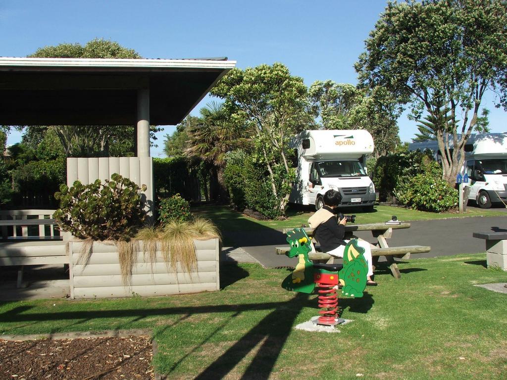 New Plymouth Top 10 Holiday Park ภายนอก รูปภาพ
